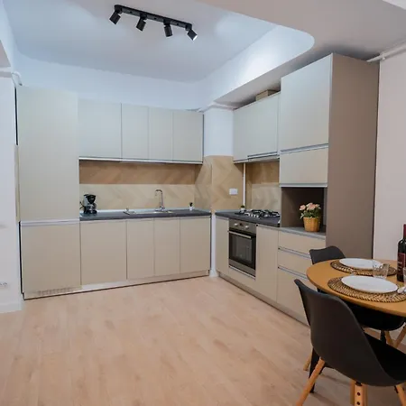 Politehnica Park With Scenic Views Apartment *